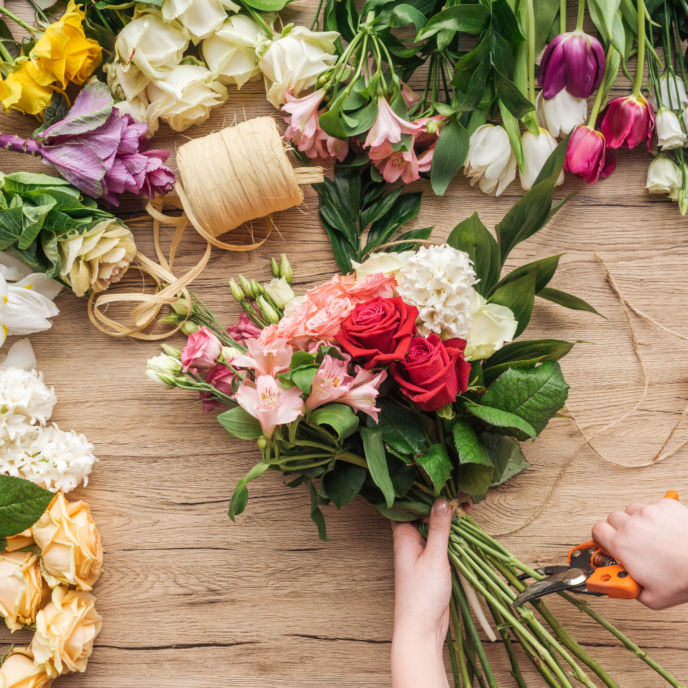 Mixed Bouquet With 6 Roses