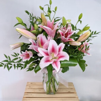 Seasonal Vase Arrangement Subscription